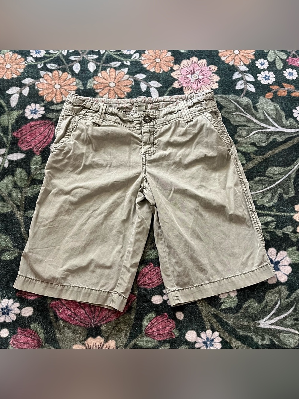 ⭐️ Y2K Khaki Cargo Shorts ⭐️